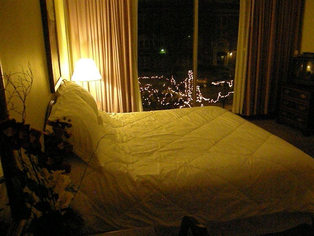 Higher Ground Hotel Independence Buitenkant foto